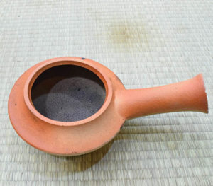 手作業でほうじ茶を作る道具 | 茶小泉～茶の香り